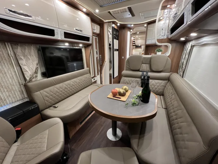 Fahrzeugbild Carthago chic e-line I 64 XL QB Mercedes (213) #17