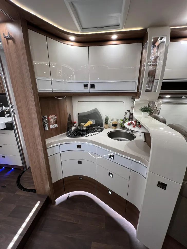 Fahrzeugbild Carthago chic e-line I 64 XL QB Mercedes (213) #21