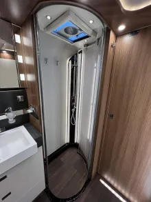 Fahrzeugbild Carthago chic e-line I 64 XL QB Mercedes (213) #32