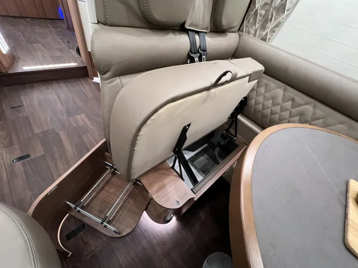 Fahrzeugbild Carthago chic e-line I 64 XL QB Mercedes (213) #36