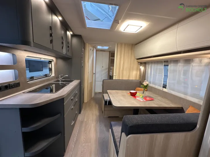 Fahrzeugbild Hobby De Luxe 545 KMF Modell 2026 / 2000 kg #9