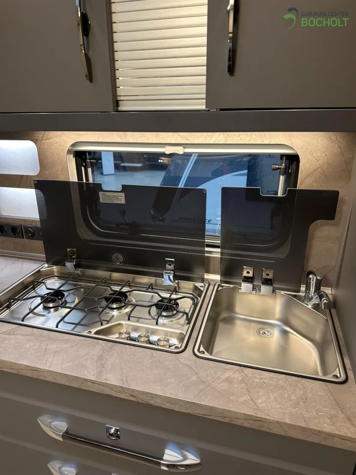 Fahrzeugbild Hobby De Luxe 545 KMF Modell 2026 / 2000 kg #11