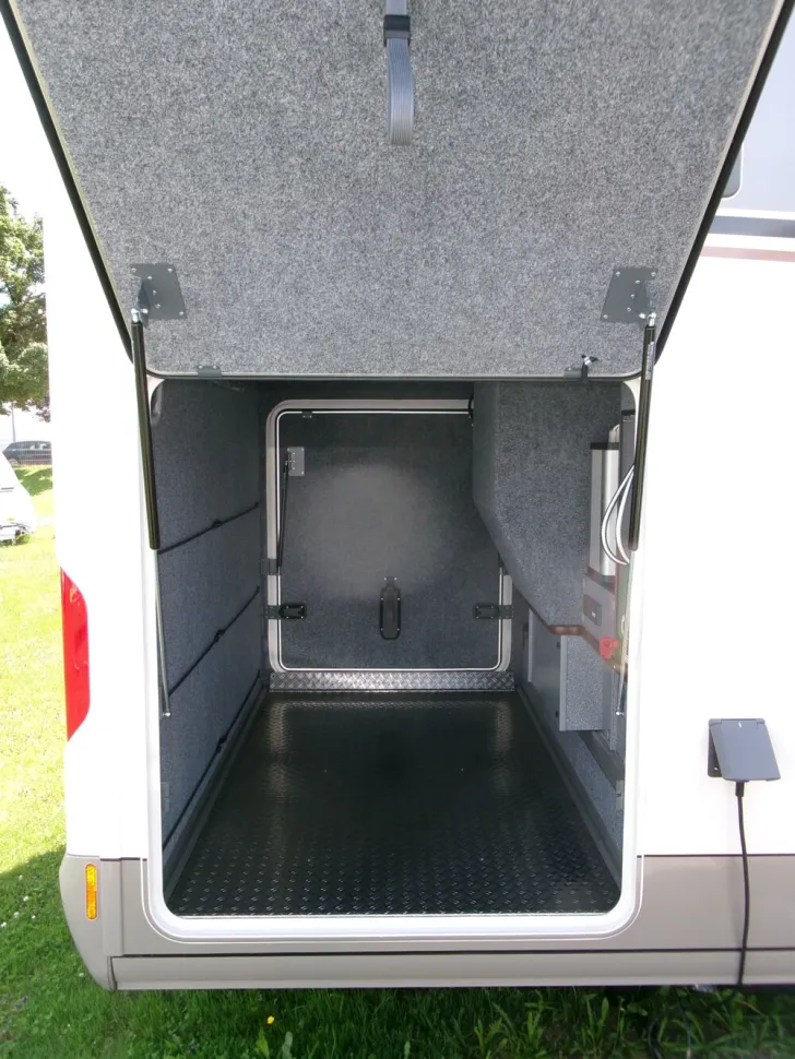 Fahrzeugbild Carthago chic s-plus I 61 XL LE Iveco #3