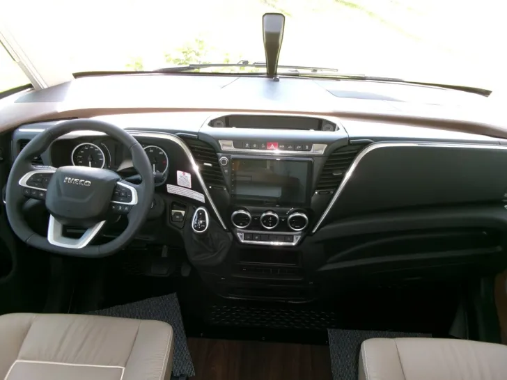 Fahrzeugbild Carthago chic s-plus I 61 XL LE Iveco #9