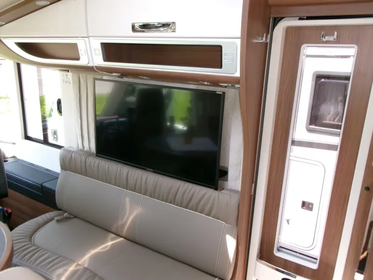 Fahrzeugbild Carthago chic s-plus I 61 XL LE Iveco #16