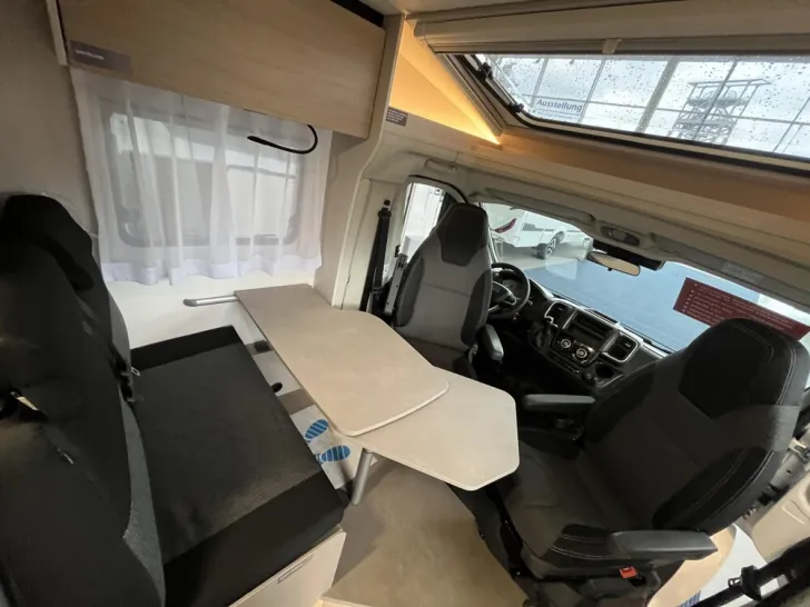 Fahrzeugbild LMC Tracer V 670 #8