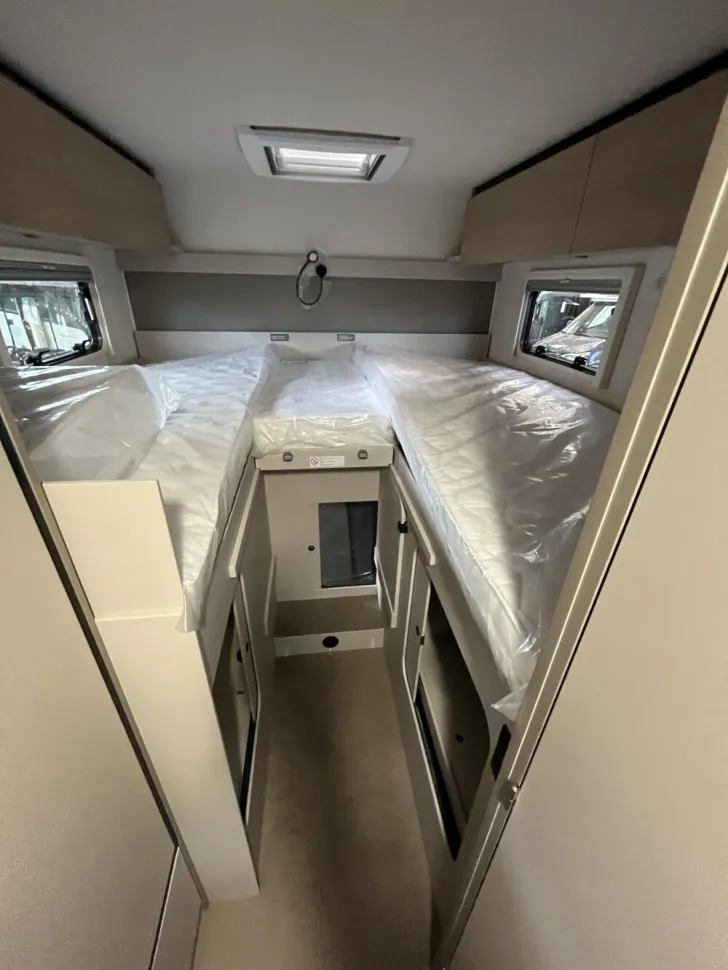 Fahrzeugbild LMC Tracer V 670 #11