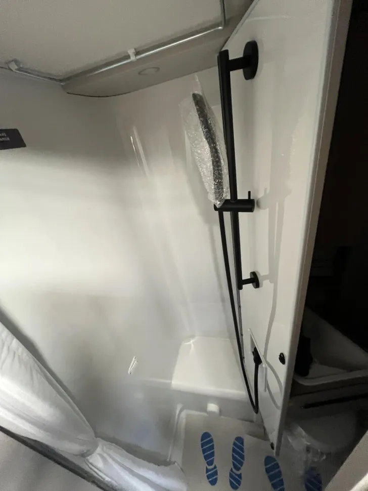 Fahrzeugbild LMC Tracer V 670 #15