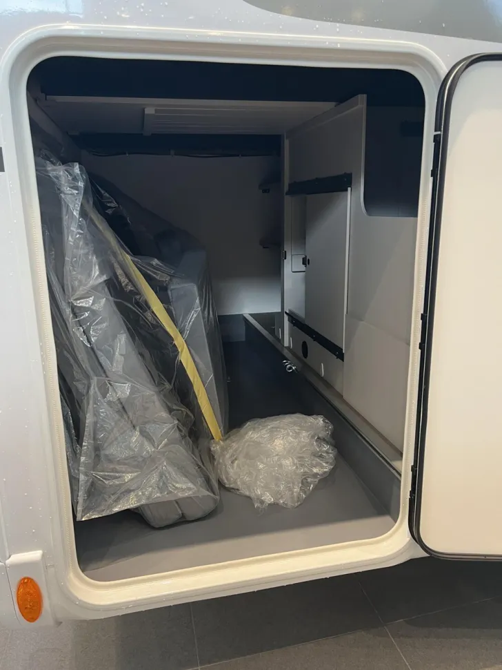 Fahrzeugbild LMC Tracer V 670 #16