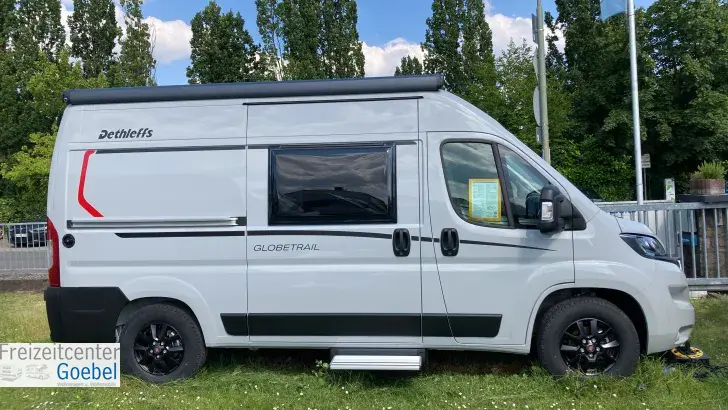Seitlich Dethleffs Globetrail 540 DR