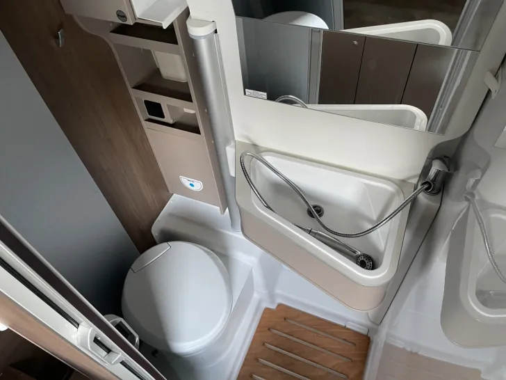 Fahrzeugbild Carado CV 640 Pro+ Navi/RFK/Markise/Fahrradträger #9