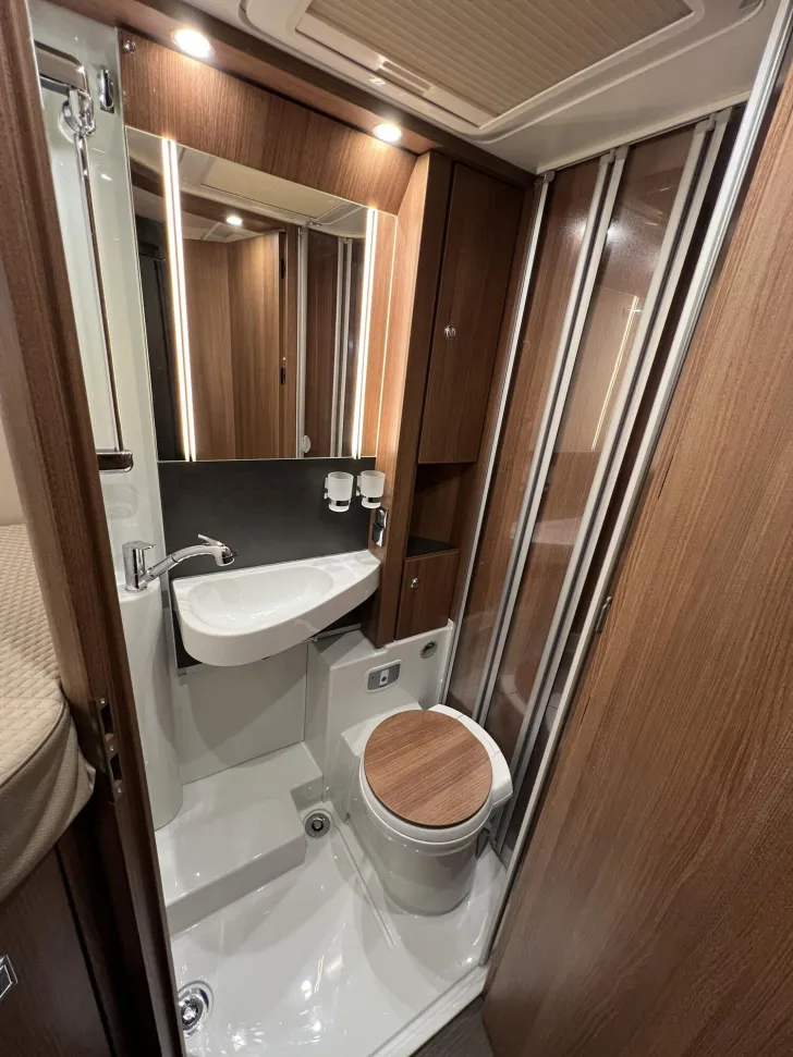 Fahrzeugbild Carthago C2-tourer I 141 KB LE Mercedes (309) #33