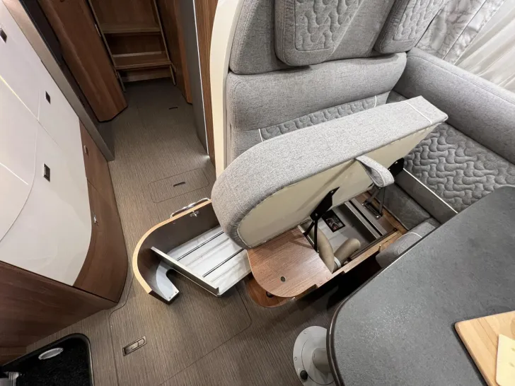 Fahrzeugbild Carthago C2-tourer I 141 KB LE Mercedes (309) #37