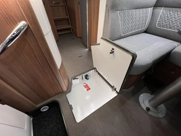 Fahrzeugbild Carthago C2-tourer I 141 KB LE Mercedes (309) #38