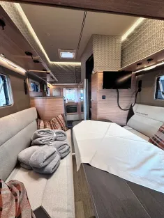 Bild 10 Weinsberg X-CURSION CUV 500 LT EDITION [PEPPER] TV-Paket (LTE/WLAN), SlideBett