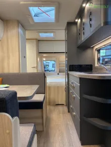 Fahrzeugbild Hobby De Luxe 540 KMFe Modell 2026 / 1800 kg #6