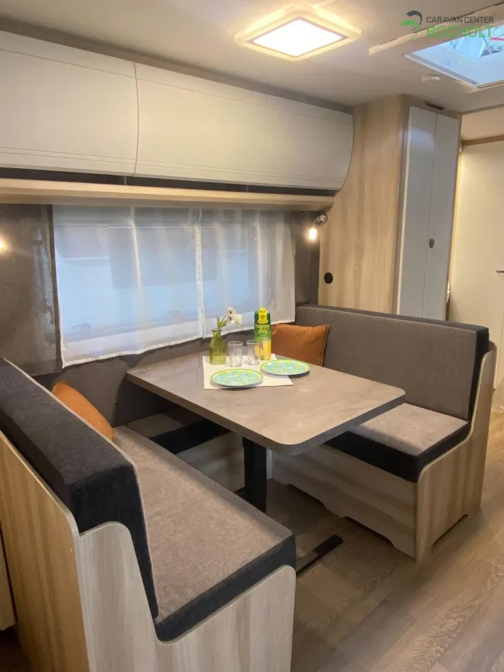 Fahrzeugbild Hobby De Luxe 540 KMFe Modell 2026 / 1800 kg #8