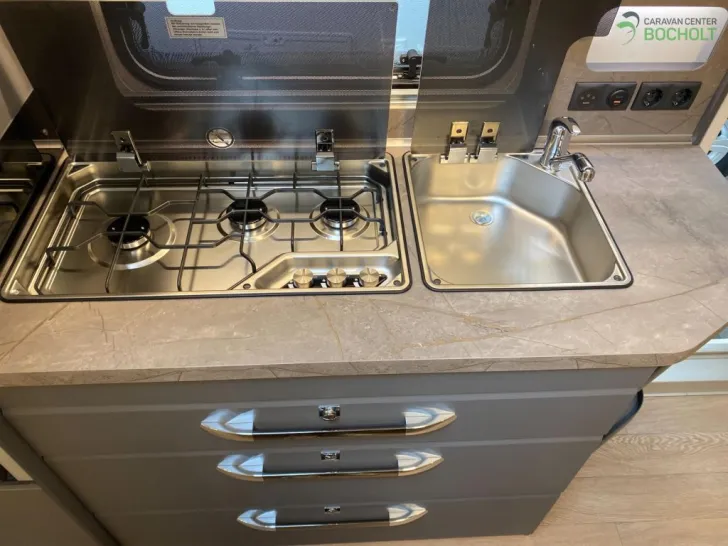 Fahrzeugbild Hobby De Luxe 540 KMFe Modell 2026 / 1800 kg #10