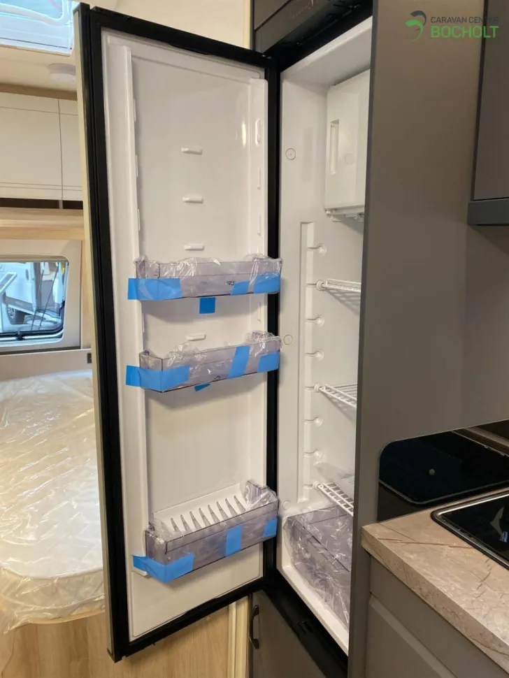 Fahrzeugbild Hobby De Luxe 540 KMFe Modell 2026 / 1800 kg #11