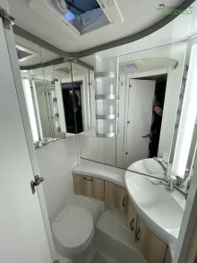 Fahrzeugbild Hobby De Luxe 490 KMF Modell 2026 / 1800 kg #8