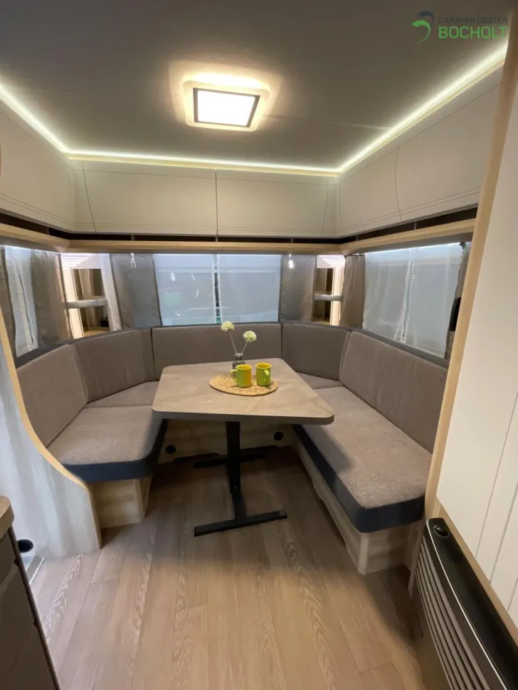 Fahrzeugbild Hobby De Luxe 495 UL InterCaravaning Sondermodell #6