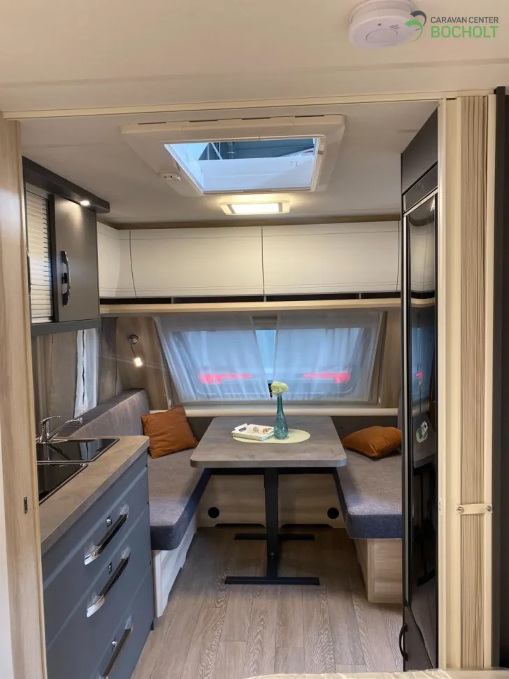 Fahrzeugbild Hobby De Luxe 495 WFB Modell 2026 / 1800 kg #5