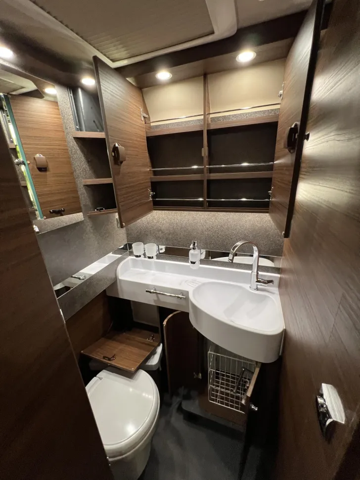 Fahrzeugbild Carthago chic c-line I 4.9 LE Mercedes (317) #37