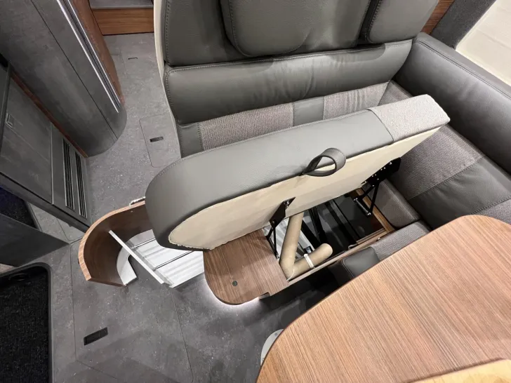 Fahrzeugbild Carthago chic c-line I 4.9 LE Mercedes (317) #40