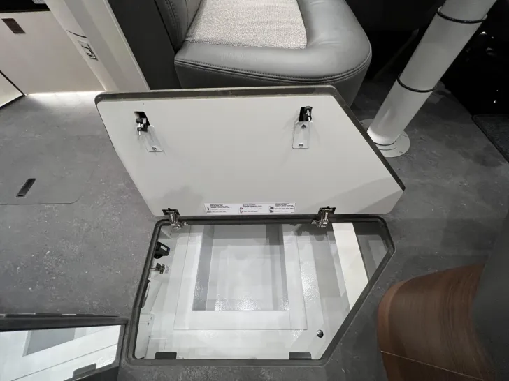 Fahrzeugbild Carthago chic c-line I 4.9 LE Mercedes (317) #41