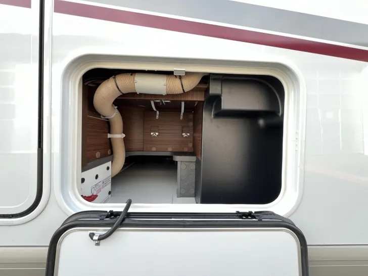 Fahrzeugbild Carthago chic c-line I 4.9 LE Mercedes (317) #42