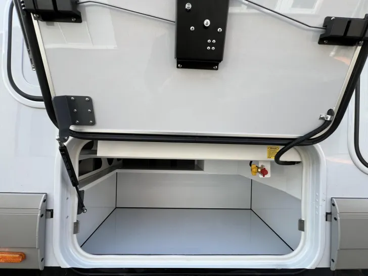 Fahrzeugbild Carthago chic c-line I 4.9 LE Mercedes (317) #43