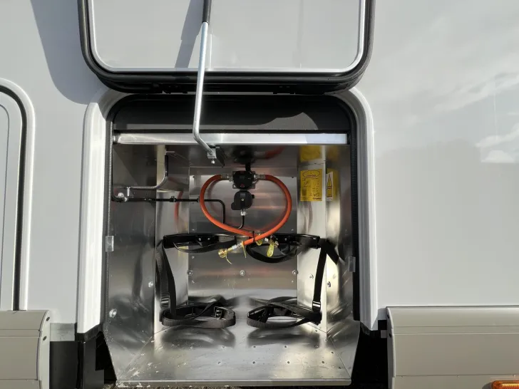 Fahrzeugbild Carthago chic c-line I 4.9 LE Mercedes (317) #46