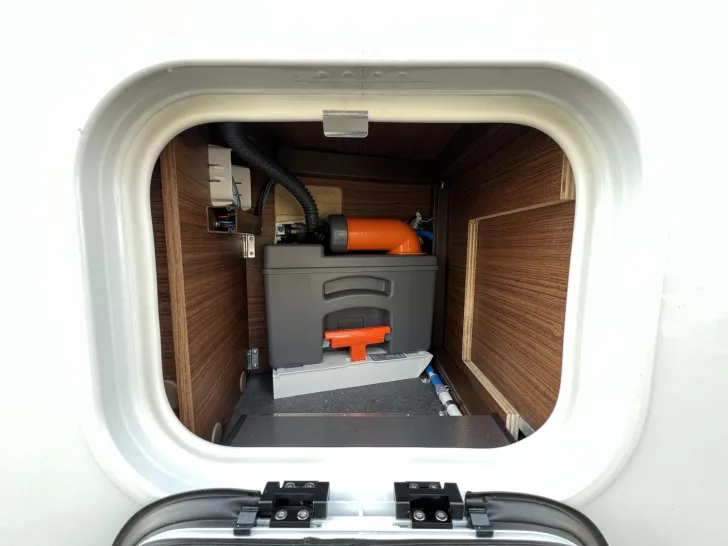 Fahrzeugbild Carthago chic c-line I 4.9 LE Mercedes (317) #48