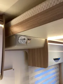 Fahrzeugbild Bürstner Limited T 726 G Hubbett, SAT-Anlage, Dachklima #20