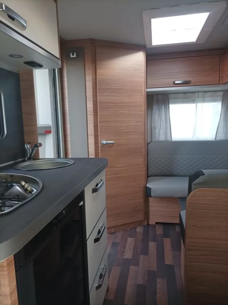 Fahrzeugbild Weinsberg CaraOne EDITION HOT 390 QD #12