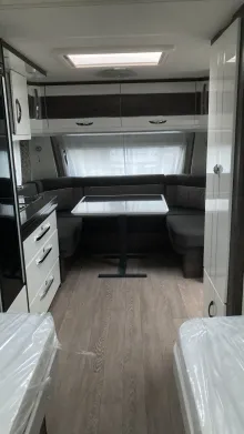 Sicht vorne-hinten Hobby Prestige 560 WLU