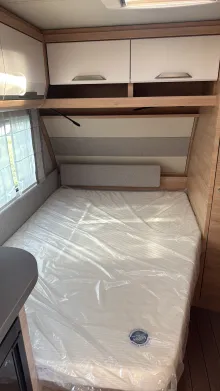 Betten Knaus Südwind 450 FU 60 YEARS Die Caravan Ikone