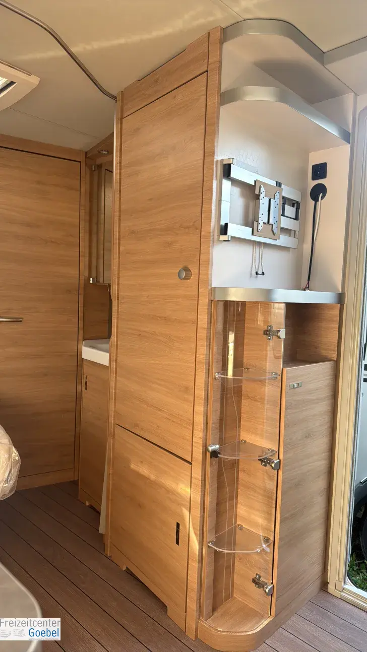 Fahrerhaus Knaus Südwind 450 FU 60 YEARS Die Caravan Ikone