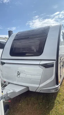 Frontal Vorne Knaus Südwind 650 PXB 60 YEARS