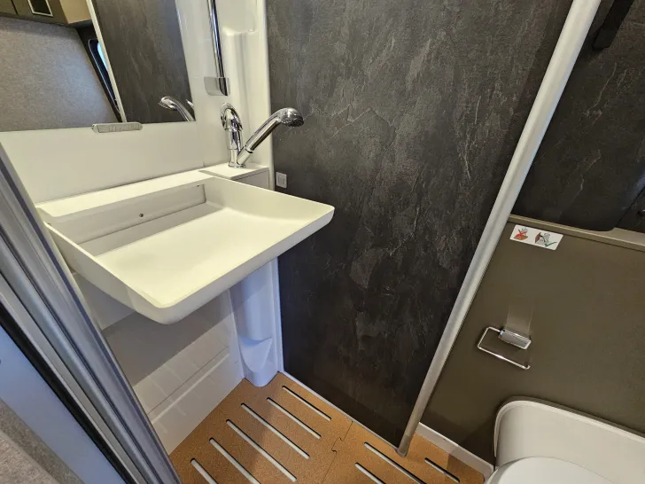 Fahrzeugbild Hymer Camper Van Grand Canyon S 700 CROSS TRAIL Voll-Ausstattung #25