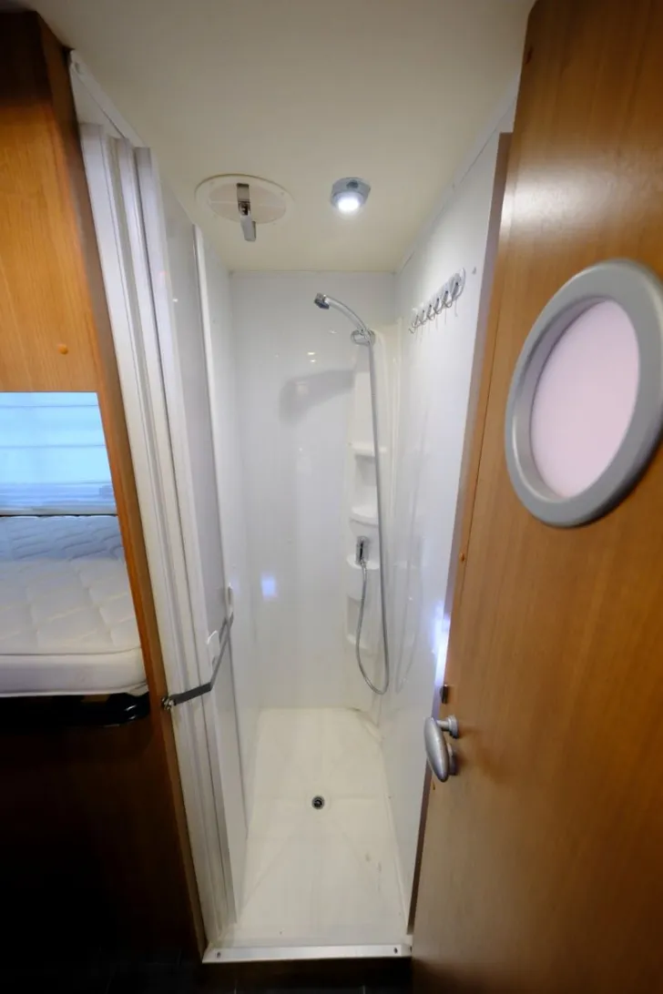 Fahrzeugbild Itineo JB 740/Einzelbetten+Hubbett/Garage/Klima/Markise #15