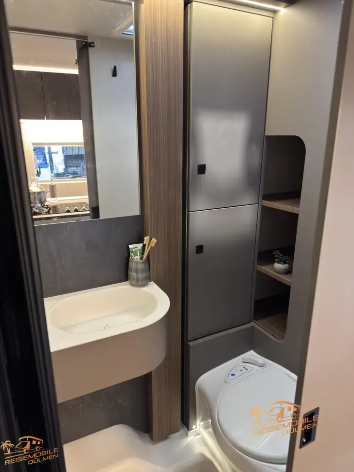 Fahrzeugbild LMC Cruiser 740 EL #18