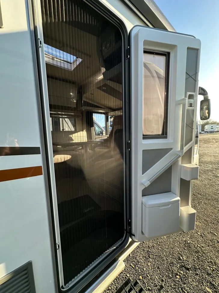 Fahrzeugbild Bürstner Lyseo I 727 G #22
