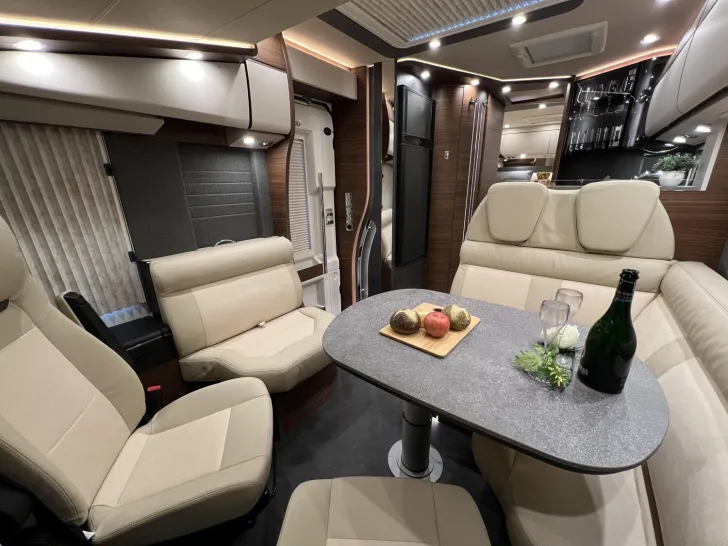 Fahrzeugbild Carthago chic c-line I 4.9 LE Mercedes (313) #16