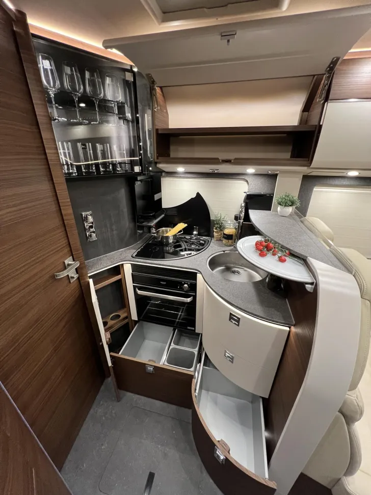 Fahrzeugbild Carthago chic c-line I 4.9 LE Mercedes (313) #22