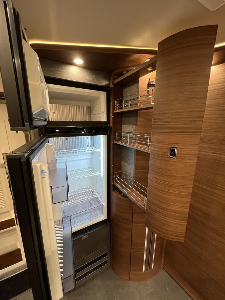 Fahrzeugbild Carthago chic c-line I 4.9 LE Mercedes (313) #24