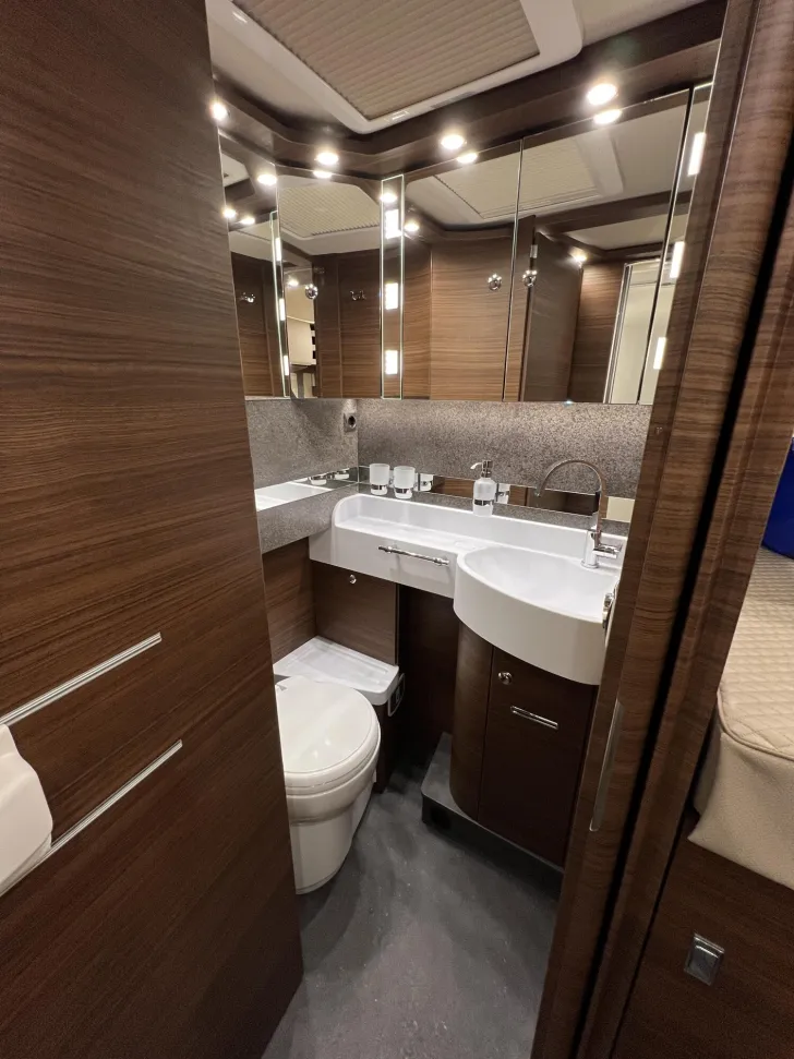 Fahrzeugbild Carthago chic c-line I 4.9 LE Mercedes (313) #36