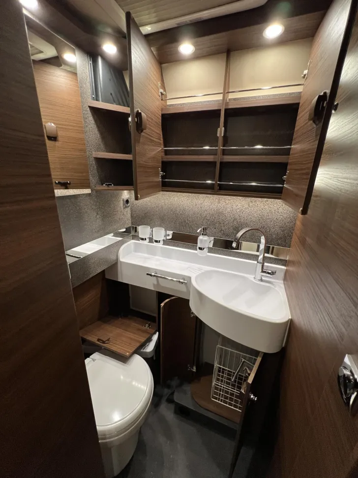 Fahrzeugbild Carthago chic c-line I 4.9 LE Mercedes (313) #37