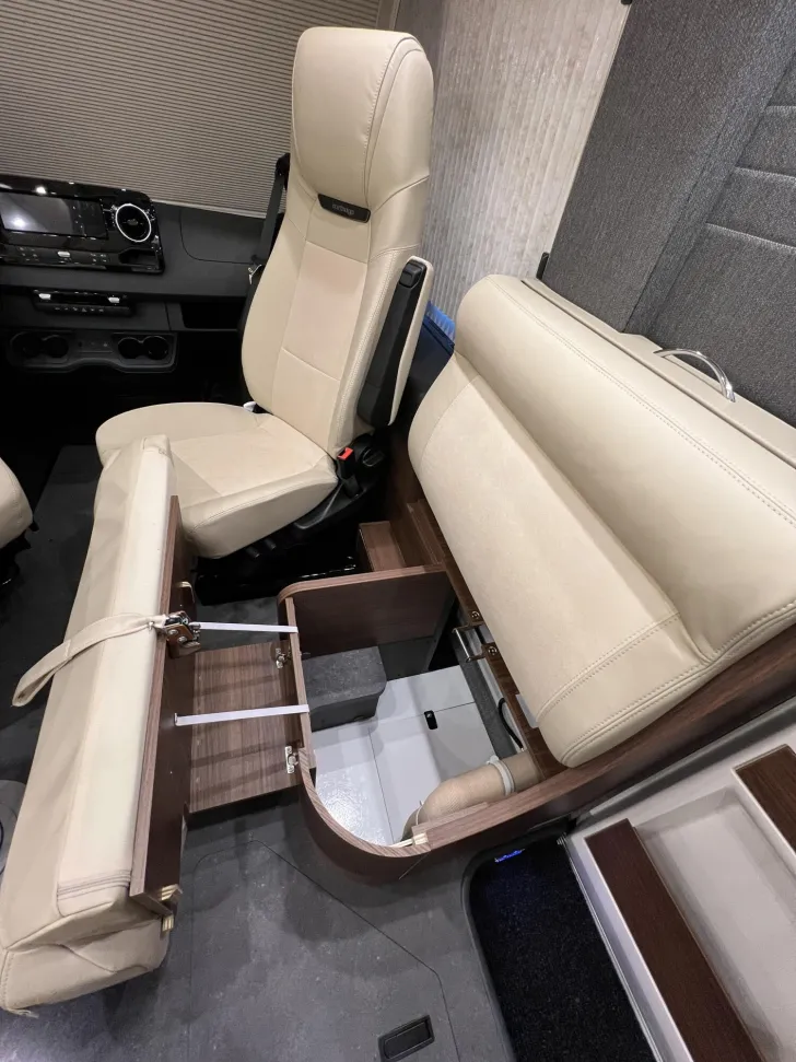 Fahrzeugbild Carthago chic c-line I 4.9 LE Mercedes (313) #39