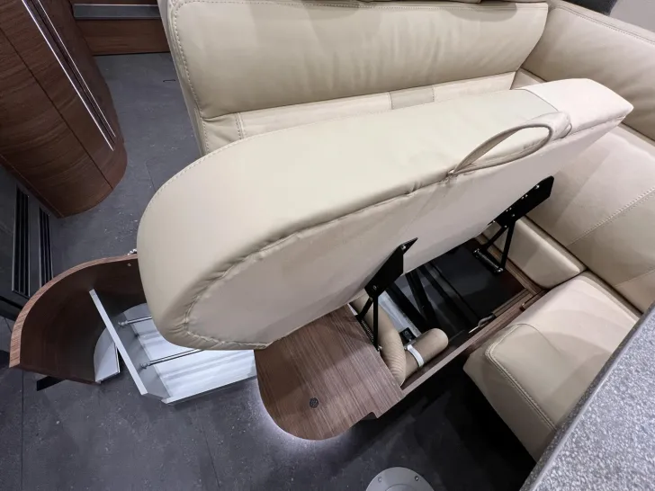 Fahrzeugbild Carthago chic c-line I 4.9 LE Mercedes (313) #40